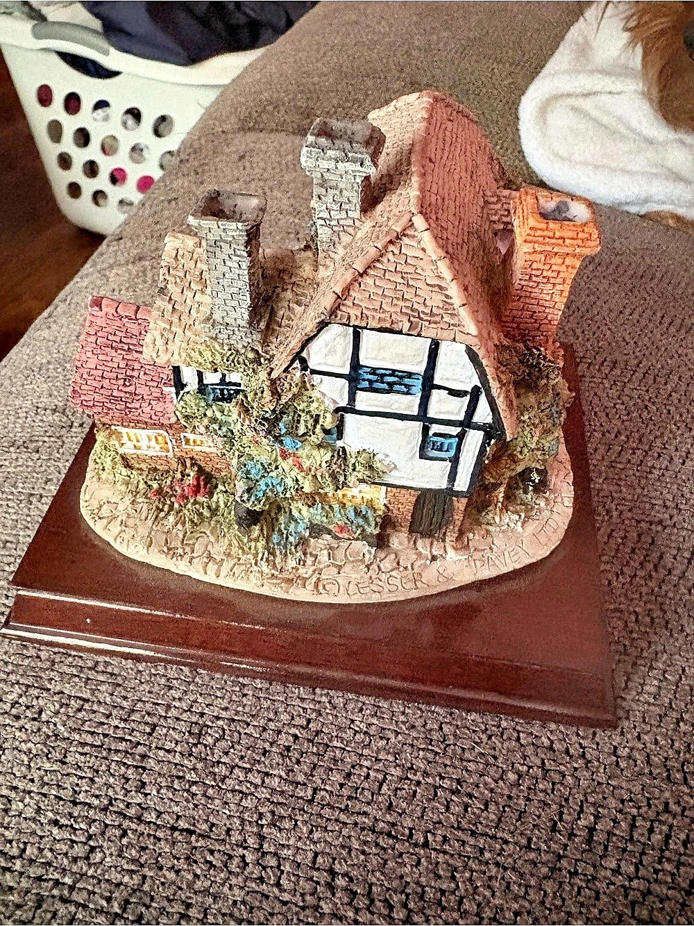 Vintage 1986 "The Ploughman Pub" Miniature Figurine - Picture 3 of 6